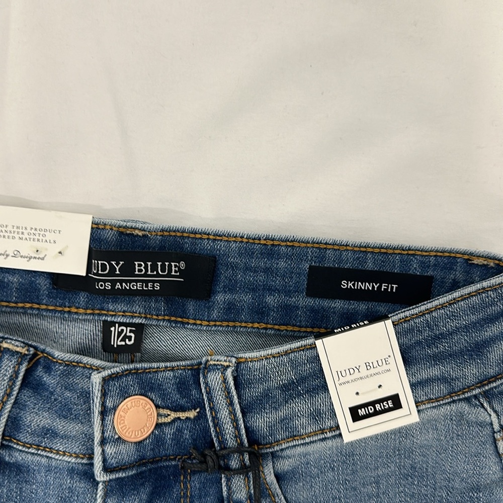 JUDY BLUE MID-RISE 70'S PATCH SKINNY JEANS. 1/25. NWT - Picture 7 of 9